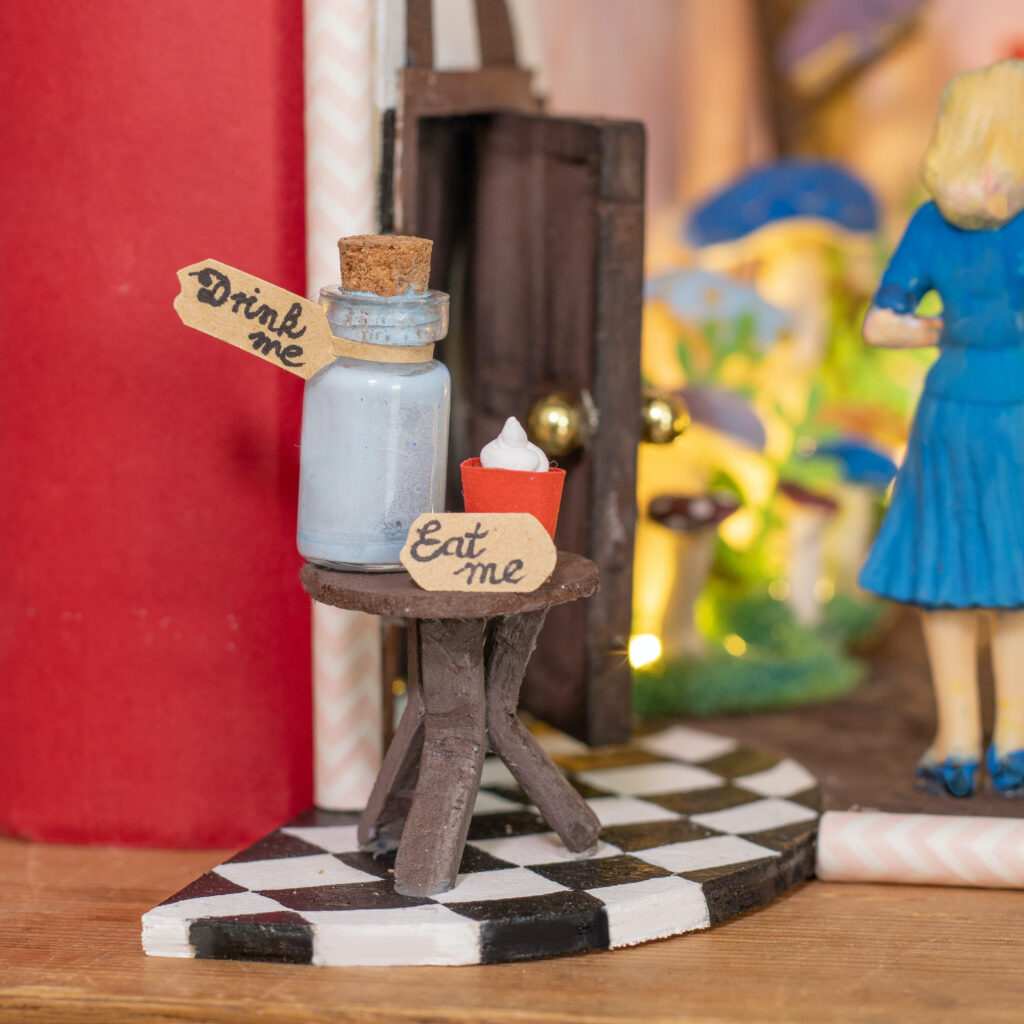 book-nook-alice-wonderland